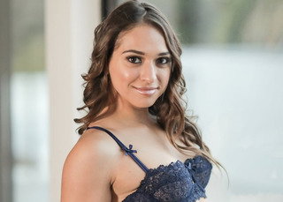 Sara Luvv