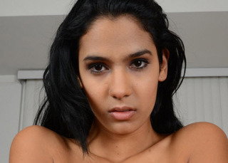 Karmen Bella