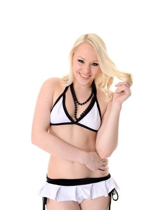 Lola Taylor