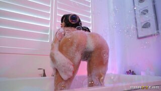 Brazzers Exxtra - Cum Bubbly Fantasy - 05/30/2021