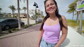 Public Pickups - Bikini Babe Flash For Cash - 12/12/2018