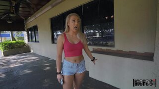 Stranded Teens - Hottie Has Nowhere To Go - 03/18/2020