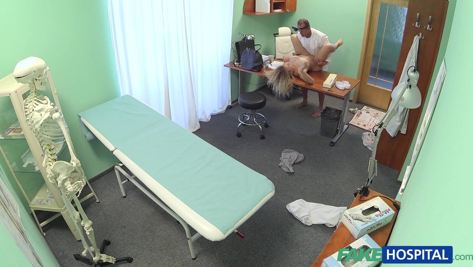 Fake Hospital - Triple cumshot from doctor when his mistress visits his office - 06/09/2015