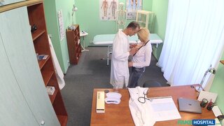 Fake Hospital - Medical student gets her first anatomy lesson - 11/06/2015