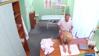Fake Hospital - Medical student gets her first anatomy lesson - 11/06/2015