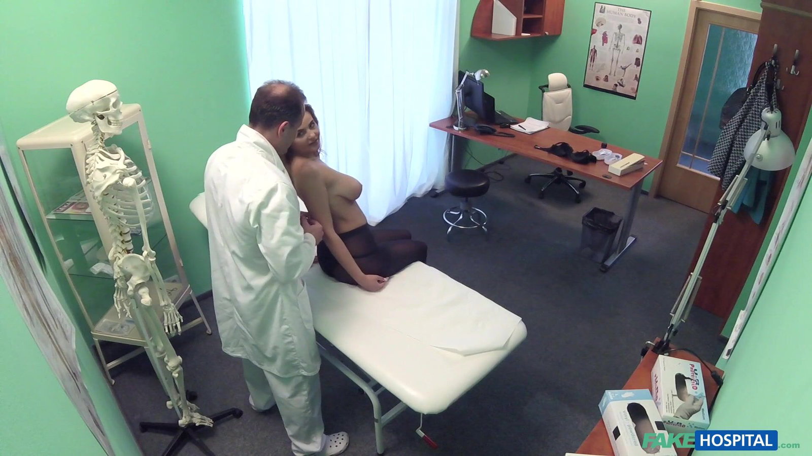Fake Hospital - Big Tits Babe Has a Back Problem - 04/29/2016