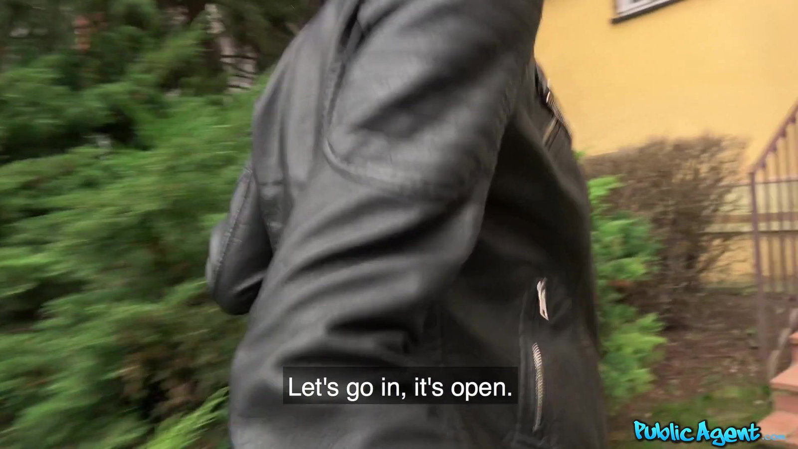 Public Agent - MILF loses handbag and her panties - 11/14/2017