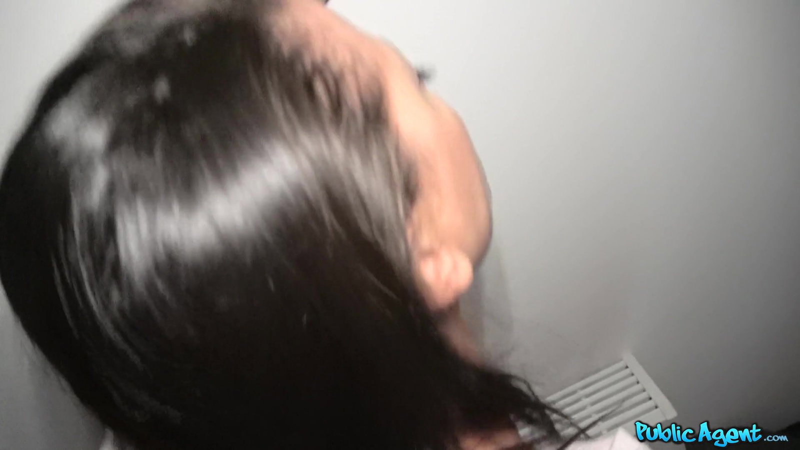 Public Agent - Slim brunette with a great arse - 01/09/2018