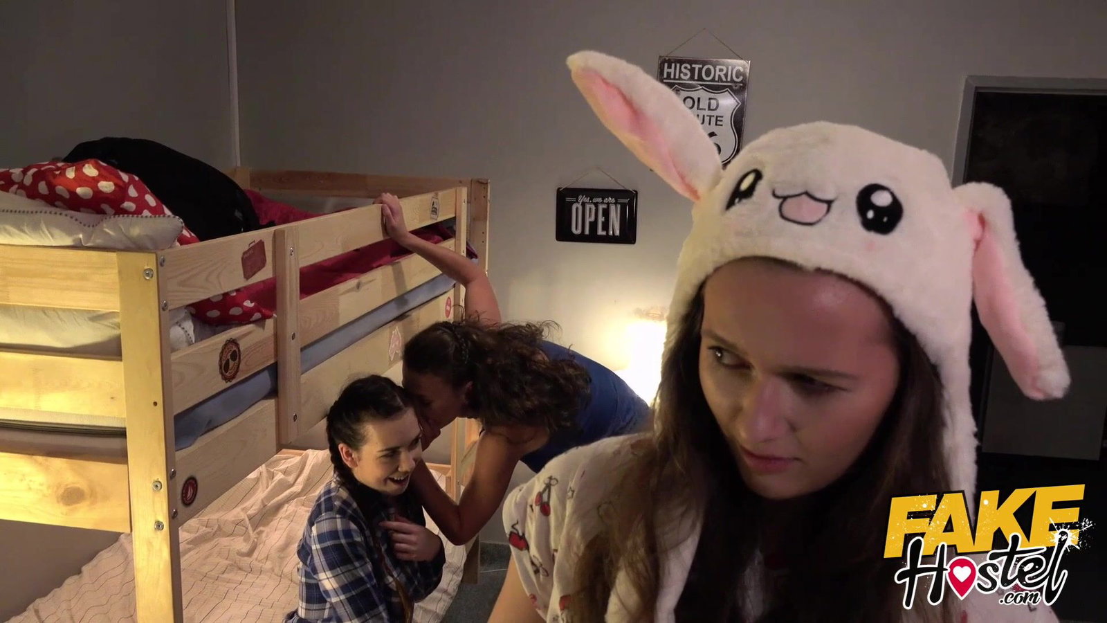 Fakehub Originals - The Sexy Stacy Cruz - 08/05/2020