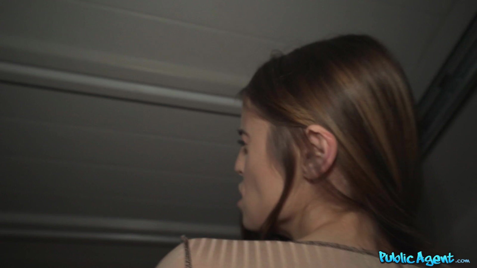Public Agent - French babe Wants to Fuck - 05/20/2022
