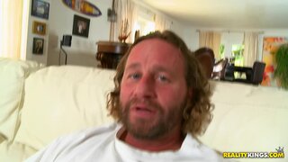 Milf Hunter - One Leg Up - 12/06/2010