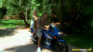 Milf Hunter - Two To Tango - 11/19/2012