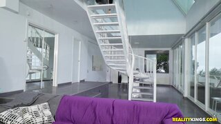 Mike's Apartment - Bold Beauty - 12/21/2016