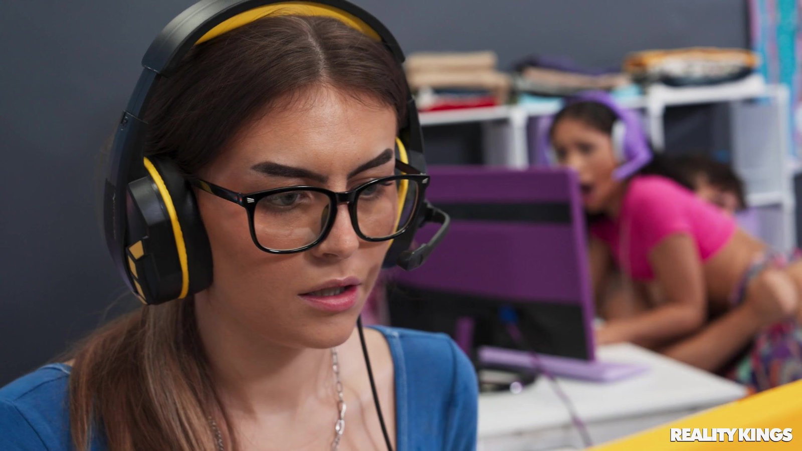 Crazy College GFs - Gamer Grabs Some Dorm Dick - 12/05/2024