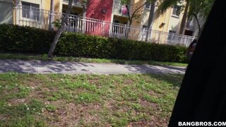 Bang Bus - Jessi and her Banginï¿½ Ride through Hialeah - 04/13/2016