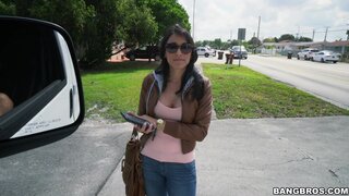 Bang Bus - Jessi and her Banginï¿½ Ride through Hialeah - 04/13/2016