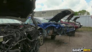 Public Bang - Aidra Fox Gets Fucked at a Junkyard - 05/27/2018