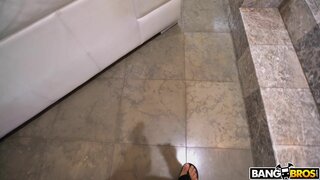 Ass Parade - Krissy Lynn Takes On 18 Inches - 05/06/2019