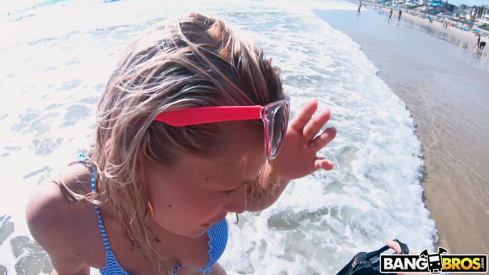 Bangbros Clips - Sloan Harper's Sexual Beach Vacation Day 2 - 12/28/2019