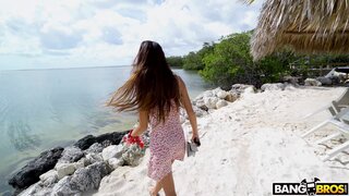 Bangbros Clips - Vina's Sexy Beach Vacation (Day 1) - 01/17/2020