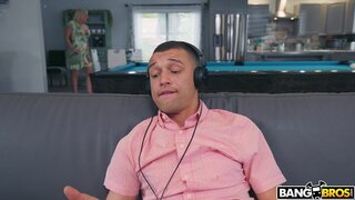 MomIsHorny - MILF Fulfills The Fantasy - 09/10/2021