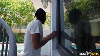 MomIsHorny - Burglar Gets His - 08/12/2022