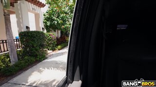 Bang Bus - Bonnie's Cleavage - 08/17/2022